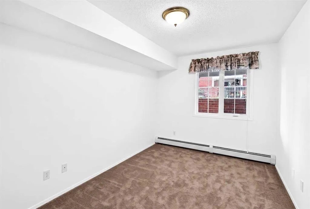 3205 Sienna Park Green SW Calgary AB T3H 3N7