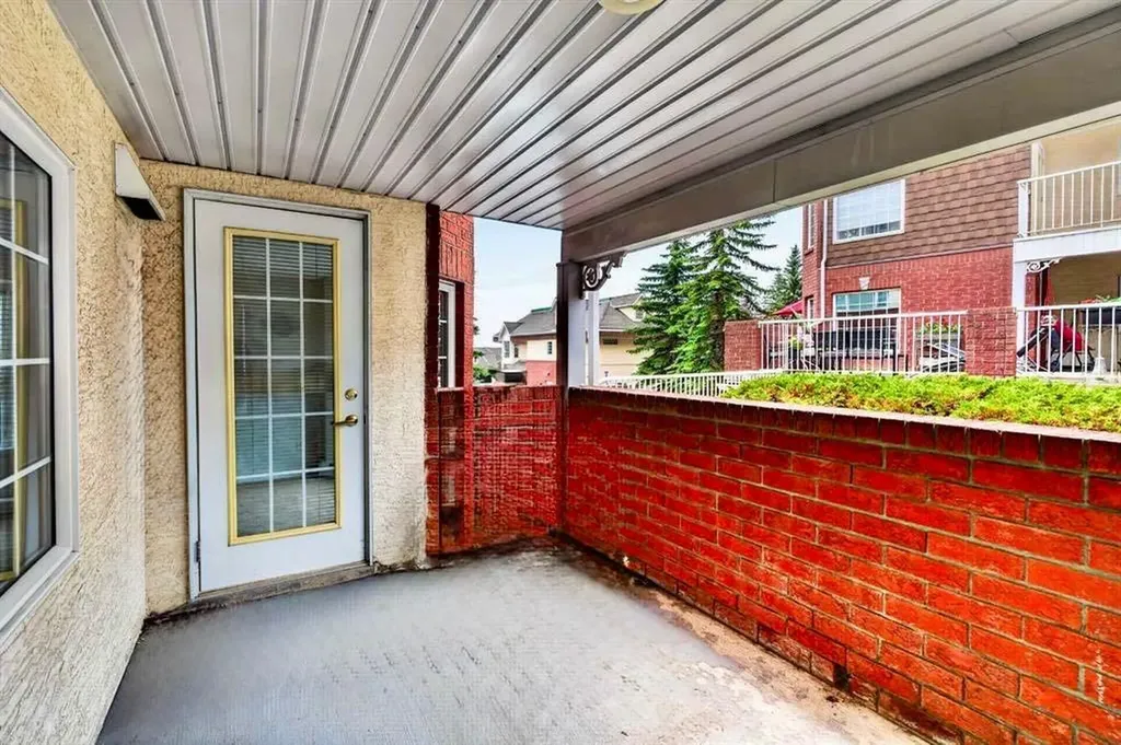 3205 Sienna Park Green SW Calgary AB T3H 3N7