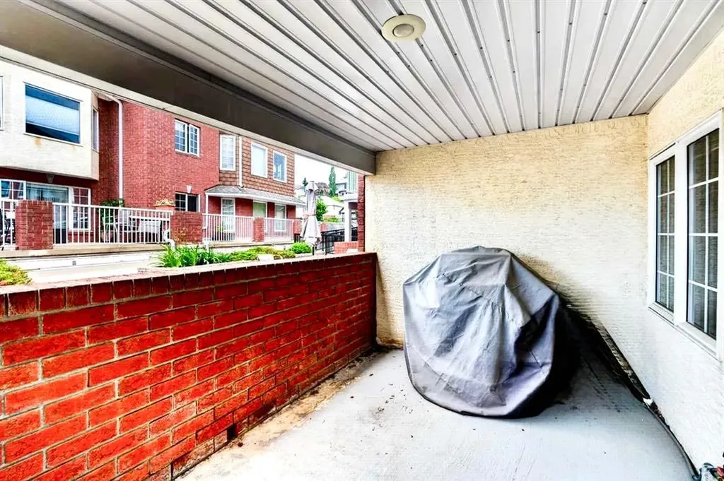 3205 Sienna Park Green SW Calgary AB T3H 3N7