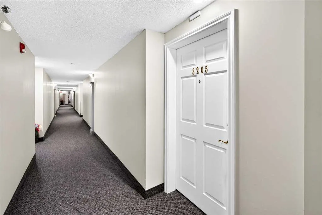 3205 Sienna Park Green SW Calgary AB T3H 3N7