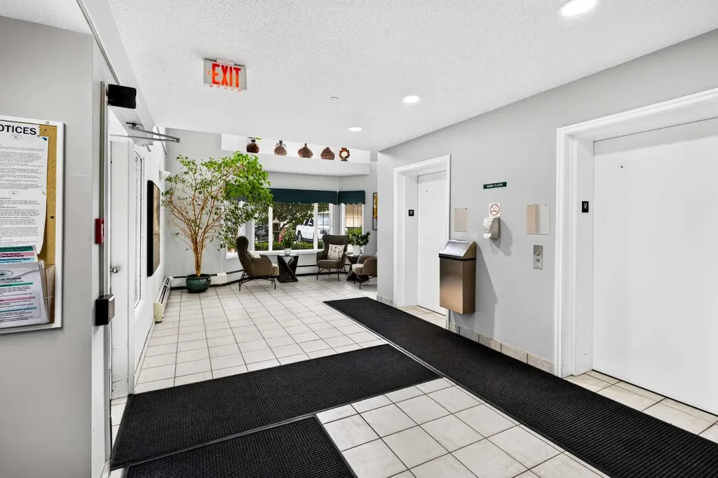 3205 Sienna Park Green SW Calgary AB T3H 3N7