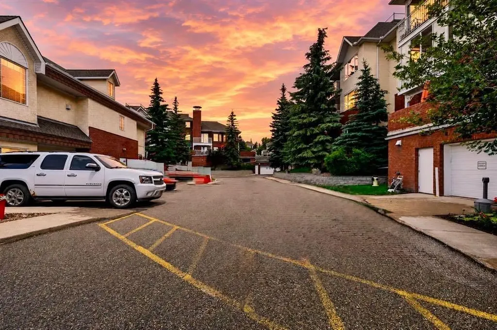 3000 Sienna Park Green SW Calgary AB T3H 3N7