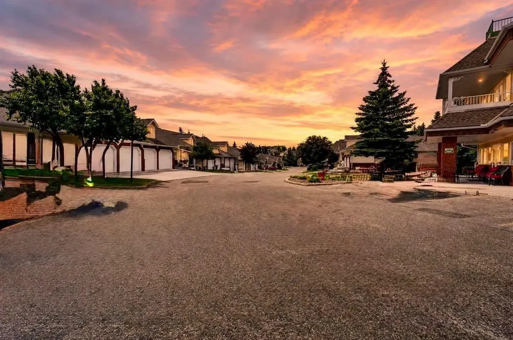 3205 Sienna Park Green SW Calgary AB T3H 3N7