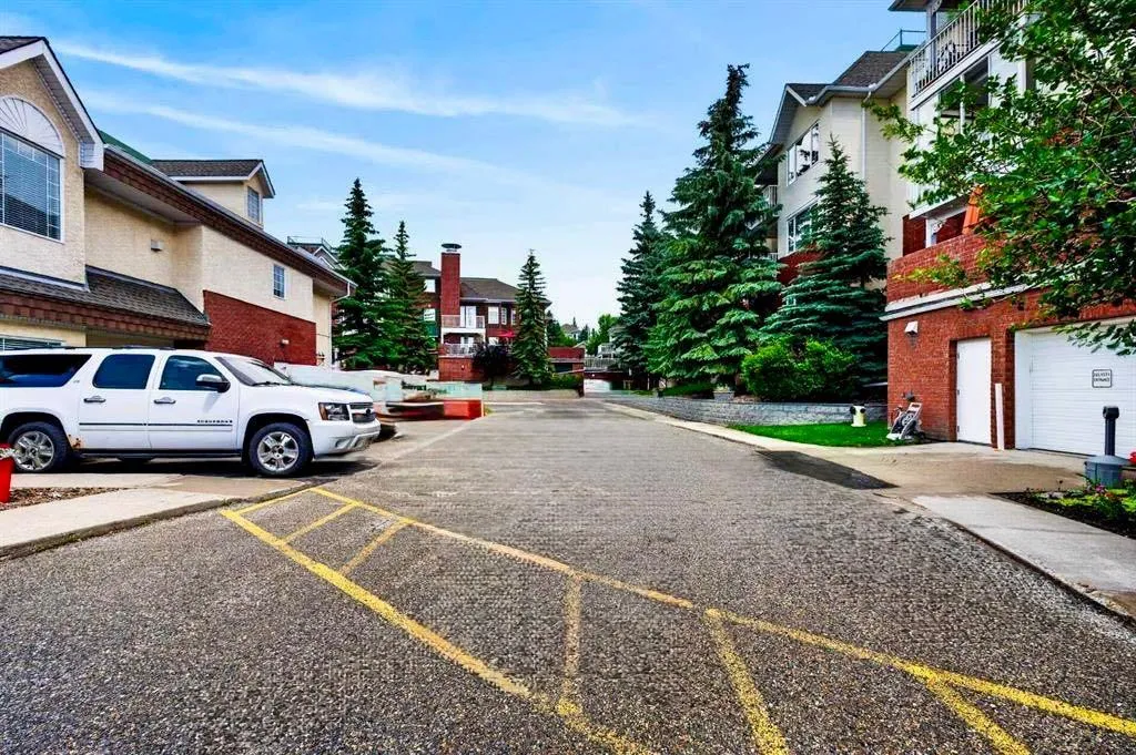 3205 Sienna Park Green SW Calgary AB T3H 3N7