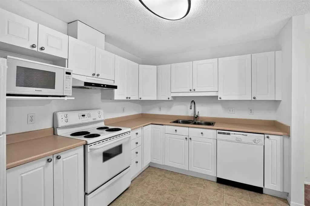 3205 Sienna Park Green SW Calgary AB T3H 3N7