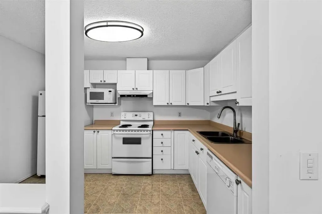 3000 Sienna Park Green SW Calgary AB T3H 3N7