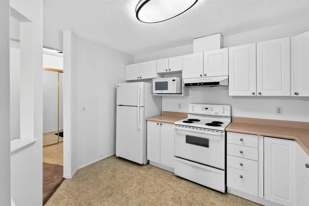 3205 Sienna Park Green SW Calgary AB T3H 3N7