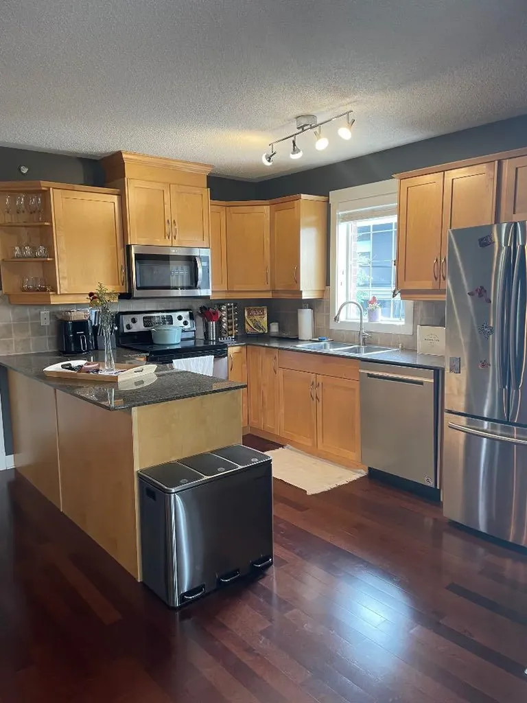 2233 34 Avenue SW Calgary AB T2T 6N2