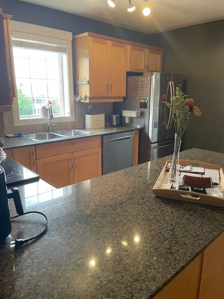 2233 34 Avenue SW Calgary AB T2T 6N2