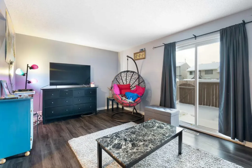 20 Falbury Crescent NE Calgary AB T3J 1L7