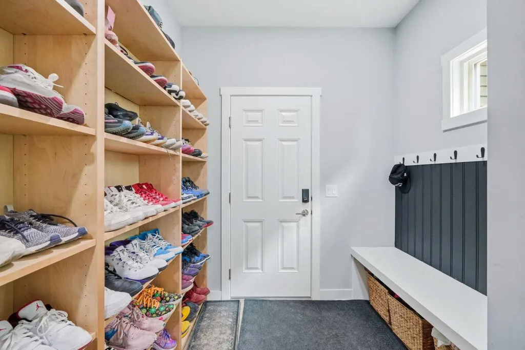 504 Creekrun Lane SW Airdrie AB T4B 5J9