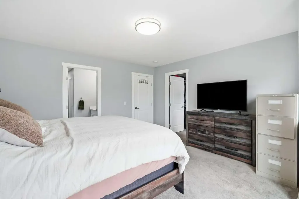 504 Creekrun Lane SW Airdrie AB T4B 5J9
