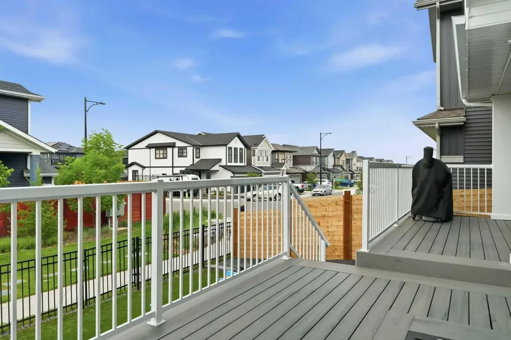 504 Creekrun Lane SW Airdrie AB T4B 5J9