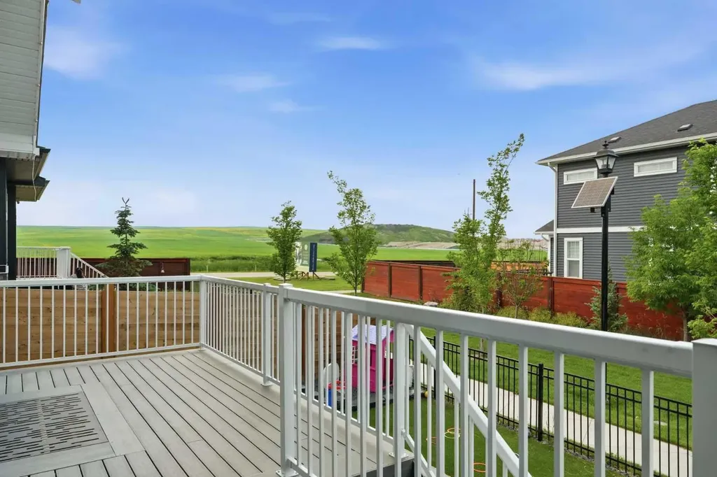 504 Creekrun Lane SW Airdrie AB T4B 5J9