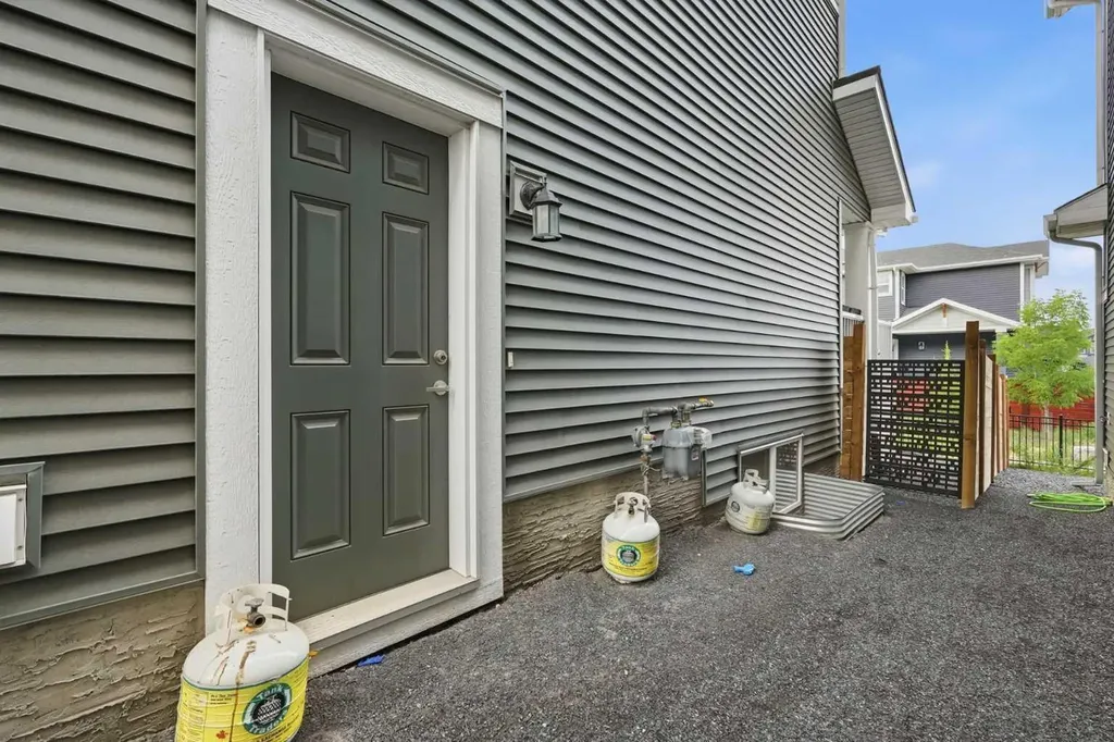 504 Creekrun Lane SW Airdrie AB T4B 5J9