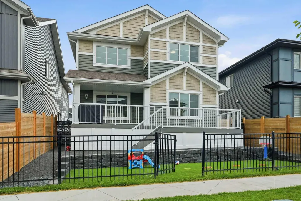 504 Creekrun Lane SW Airdrie AB T4B 5J9