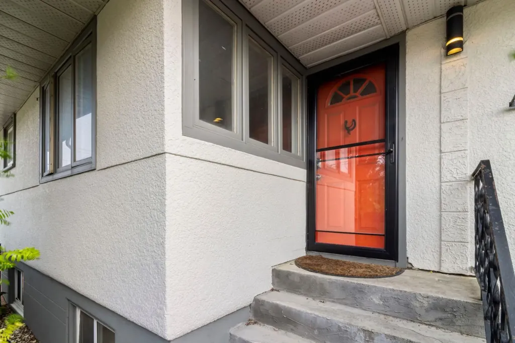 2702 17 Street SE Calgary AB T2G 3W1