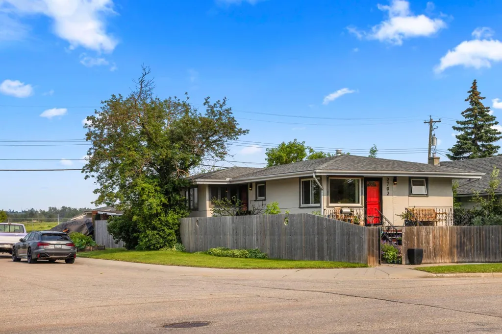 2702 17 Street SE Calgary AB T2G 3W1