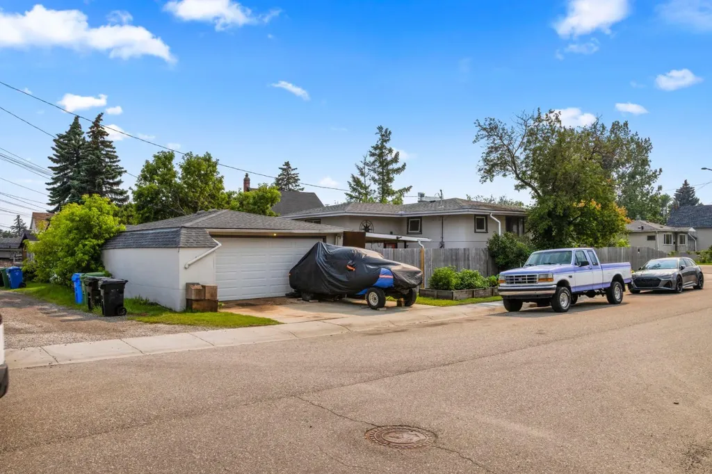 2702 17 Street SE Calgary AB T2G 3W1