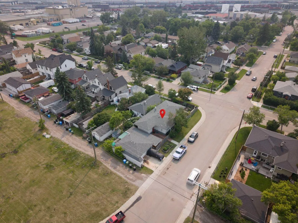 2702 17 Street SE Calgary AB T2G 3W1