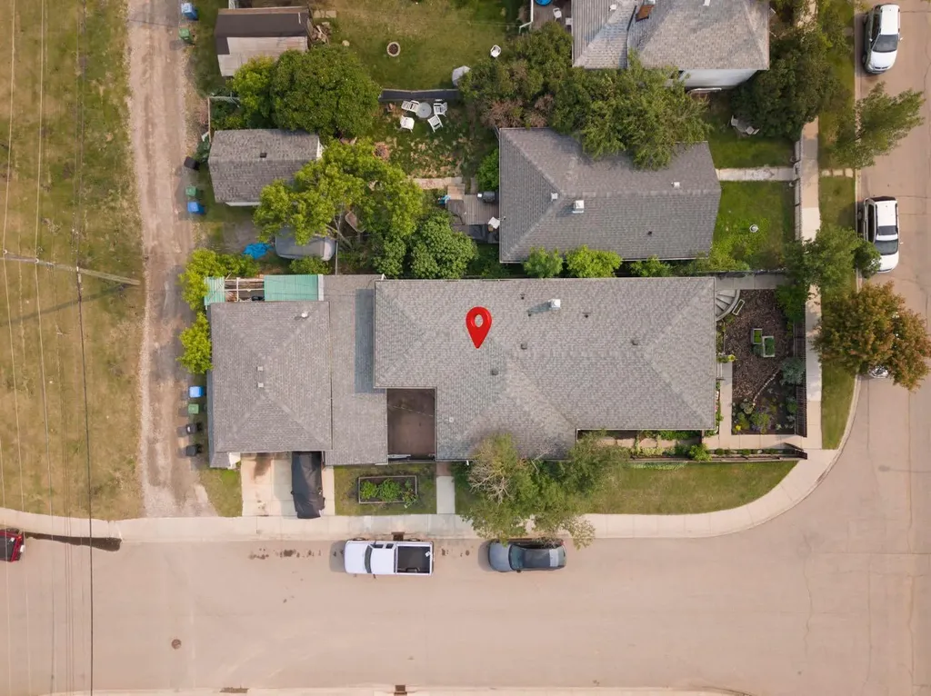 2702 17 Street SE Calgary AB T2G 3W1