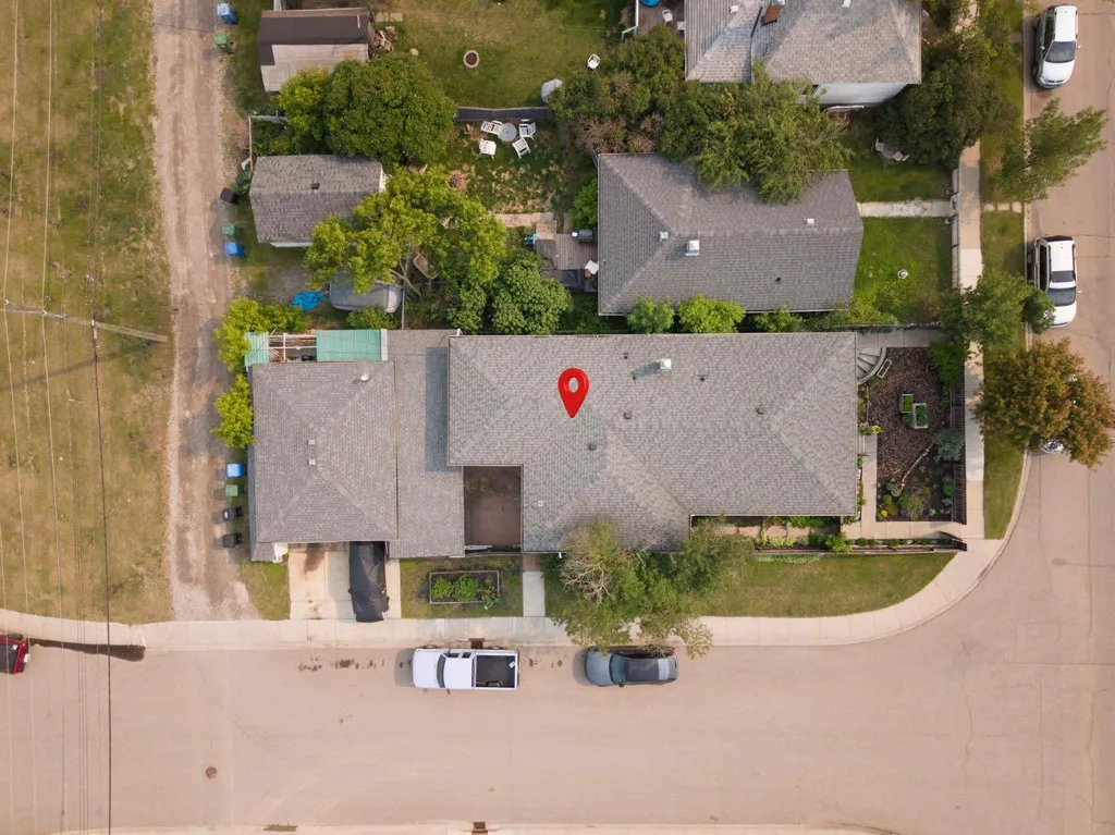 2702 17 Street SE Calgary AB T2G 3W1