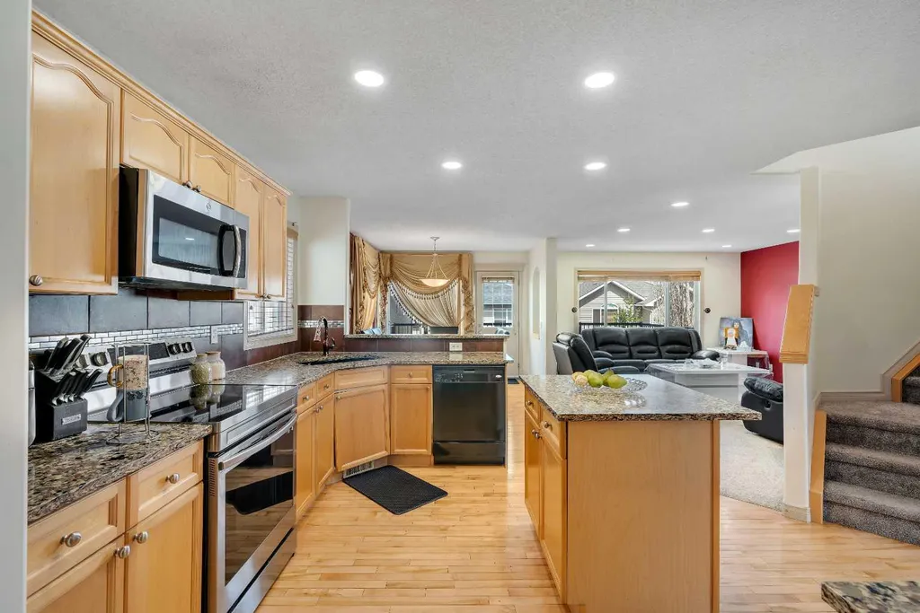 133 Everwoods Close SW Calgary AB T2Y 5A6