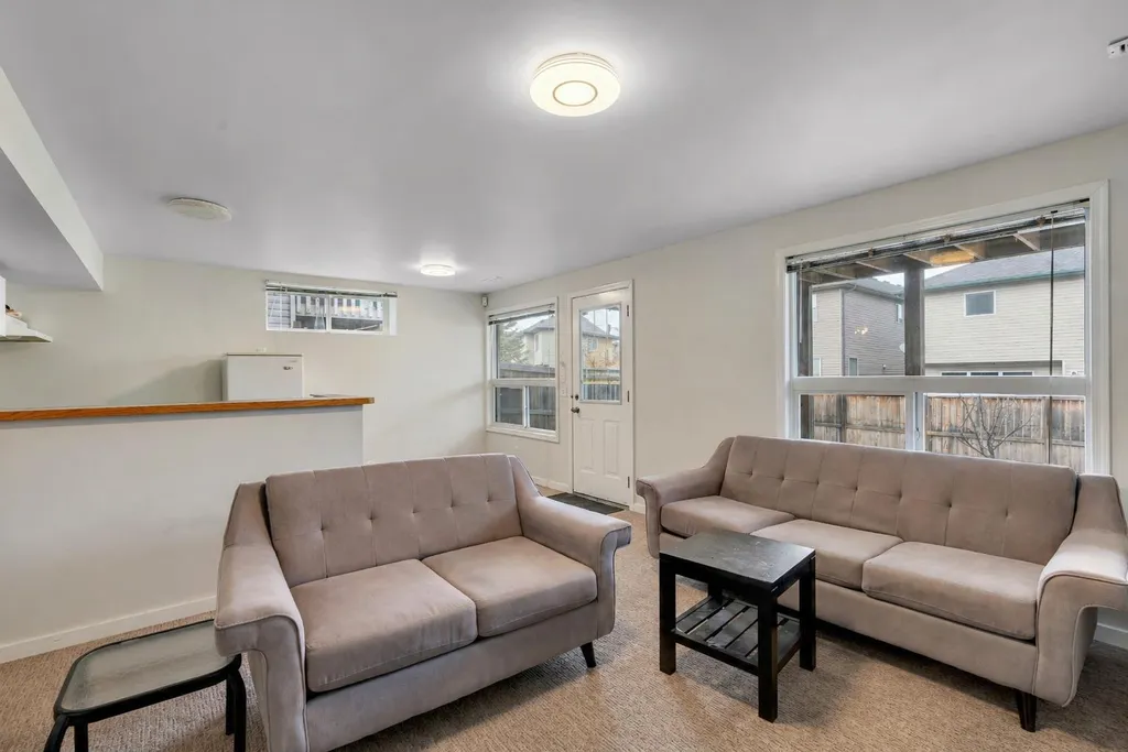 133 Everwoods Close SW Calgary AB T2Y 5A6