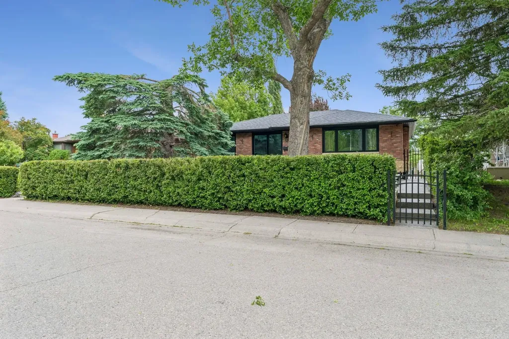 48 Flavelle Road SE Calgary AB T2H 1E7