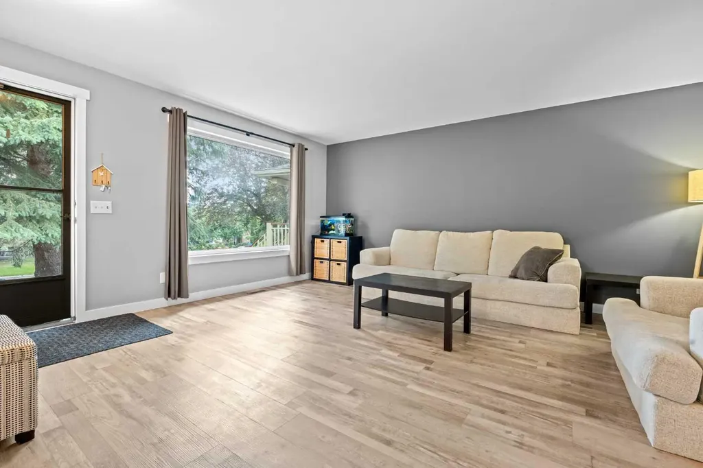 87 Deer Ridge Way SE Calgary AB T2J 5Y7