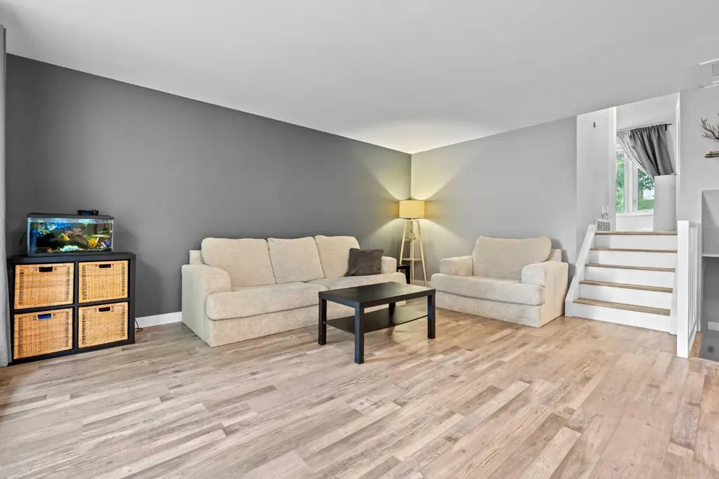 87 Deer Ridge Way SE Calgary AB T2J 5Y7