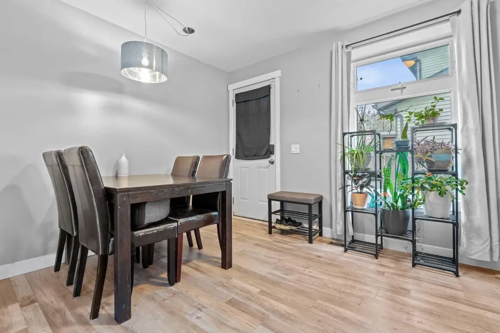 87 Deer Ridge Way SE Calgary AB T2J 5Y7