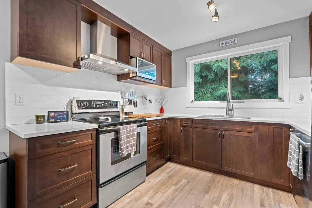 87 Deer Ridge Way SE Calgary AB T2J 5Y7