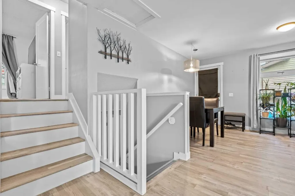 87 Deer Ridge Way SE Calgary AB T2J 5Y7
