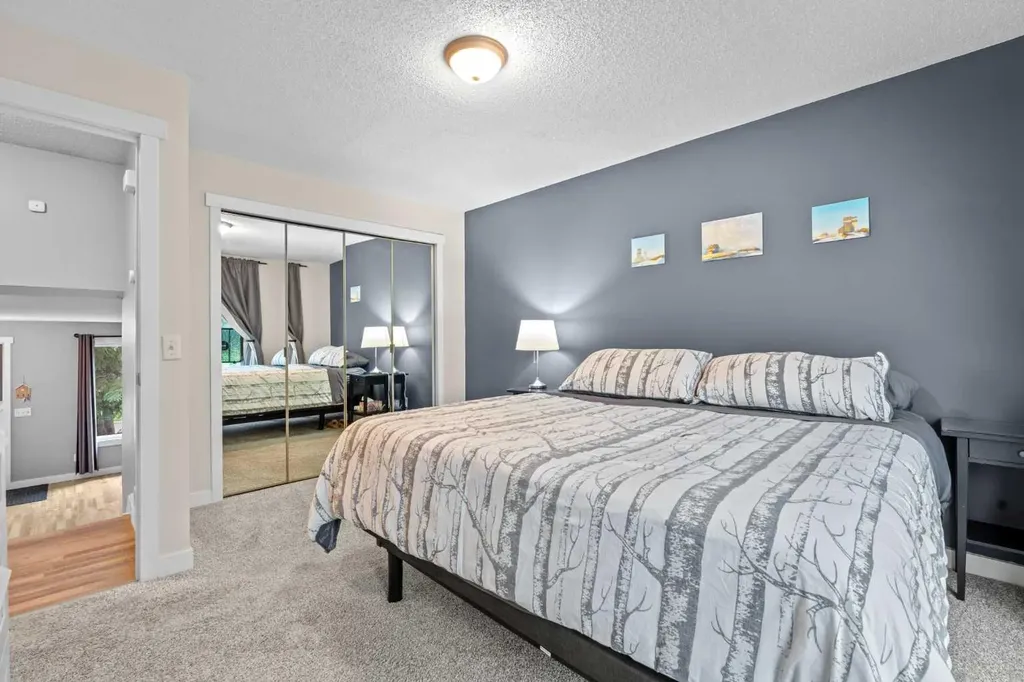 87 Deer Ridge Way SE Calgary AB T2J 5Y7