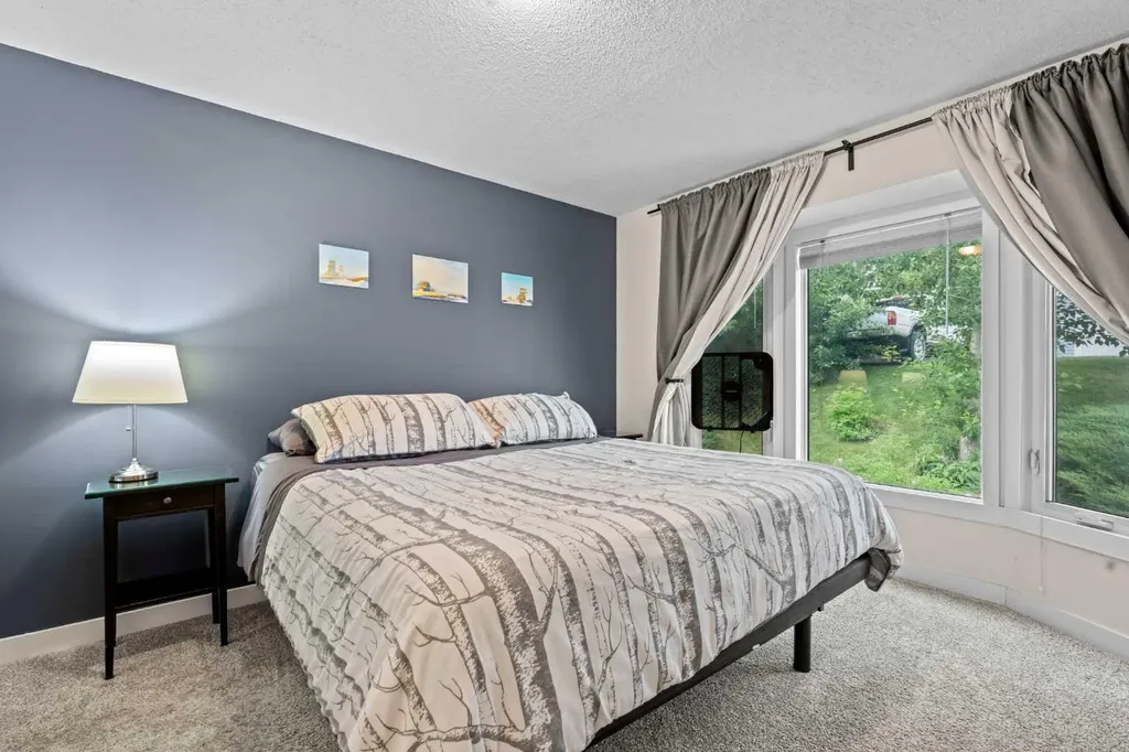 87 Deer Ridge Way SE Calgary AB T2J 5Y7