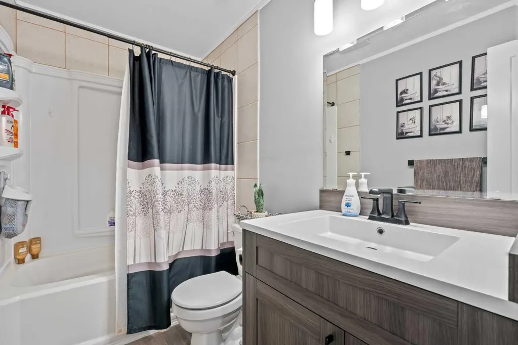 87 Deer Ridge Way SE Calgary AB T2J 5Y7