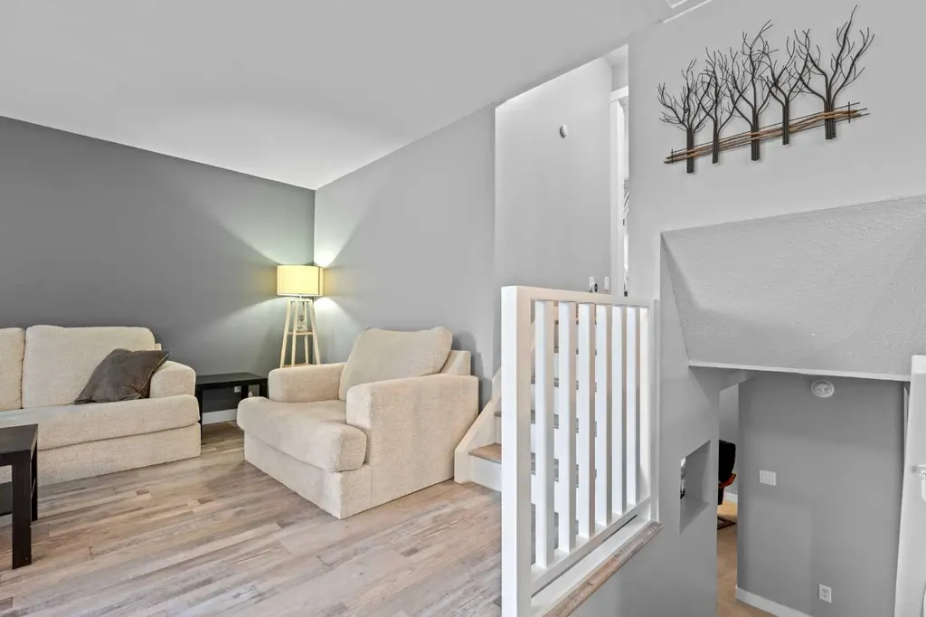 87 Deer Ridge Way SE Calgary AB T2J 5Y7