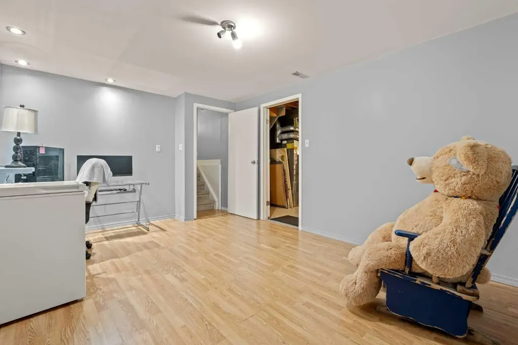 87 Deer Ridge Way SE Calgary AB T2J 5Y7