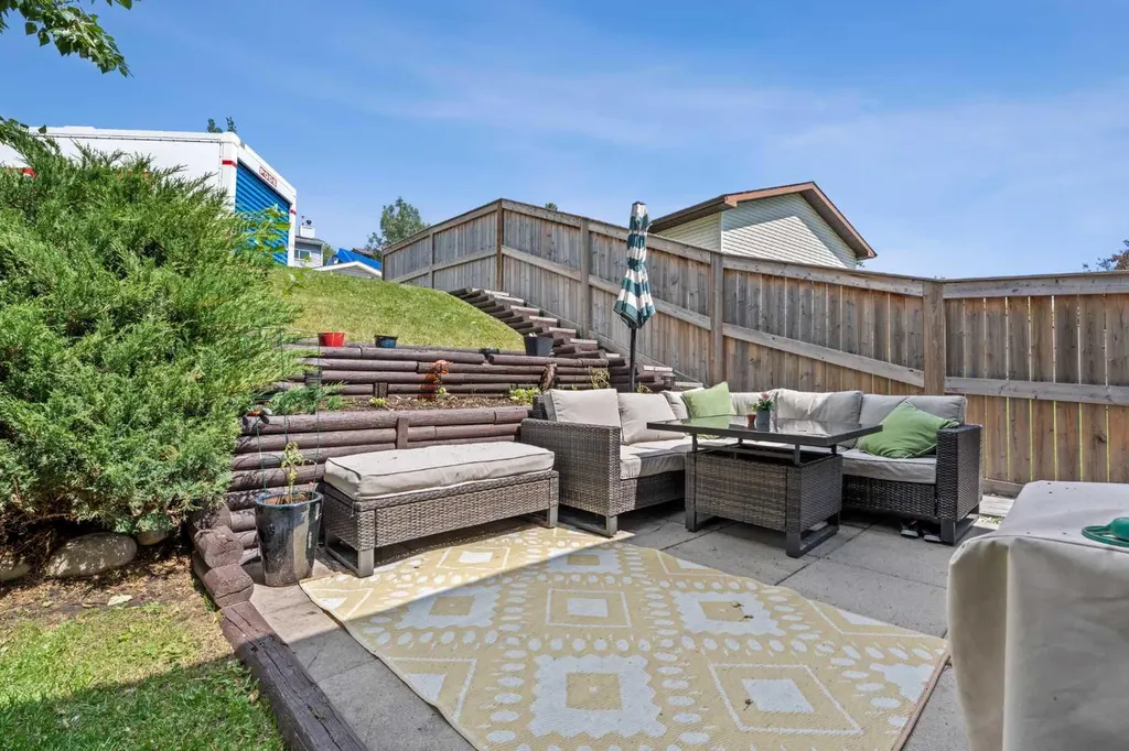 87 Deer Ridge Way SE Calgary AB T2J 5Y7