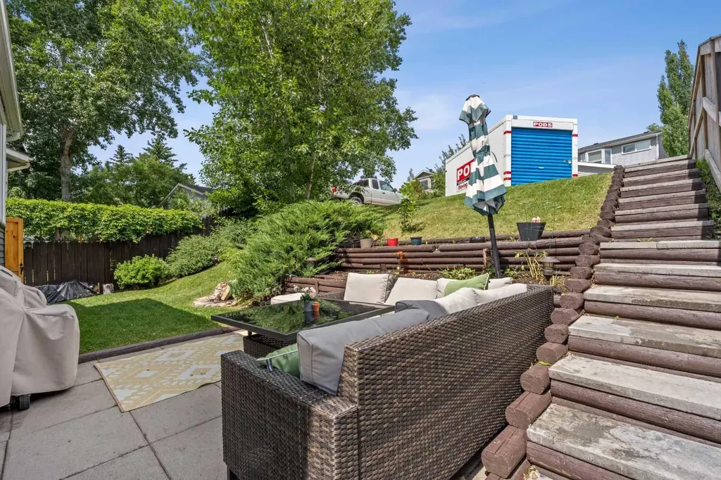 87 Deer Ridge Way SE Calgary AB T2J 5Y7