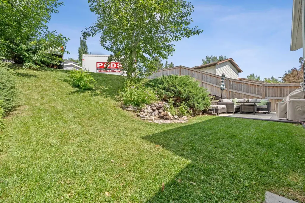 87 Deer Ridge Way SE Calgary AB T2J 5Y7