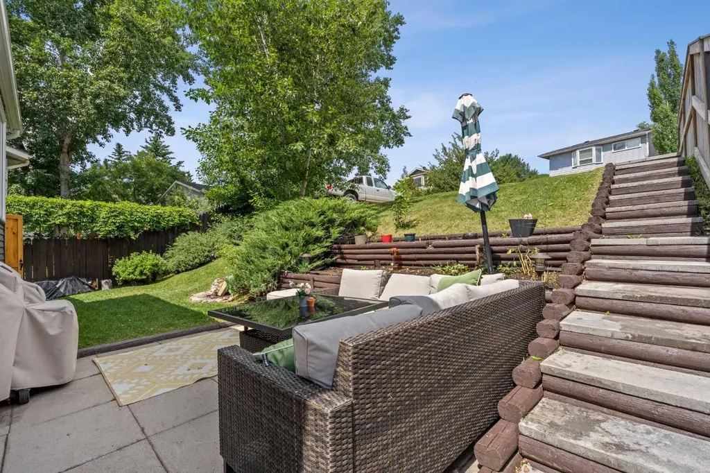 87 Deer Ridge Way SE Calgary AB T2J 5Y7