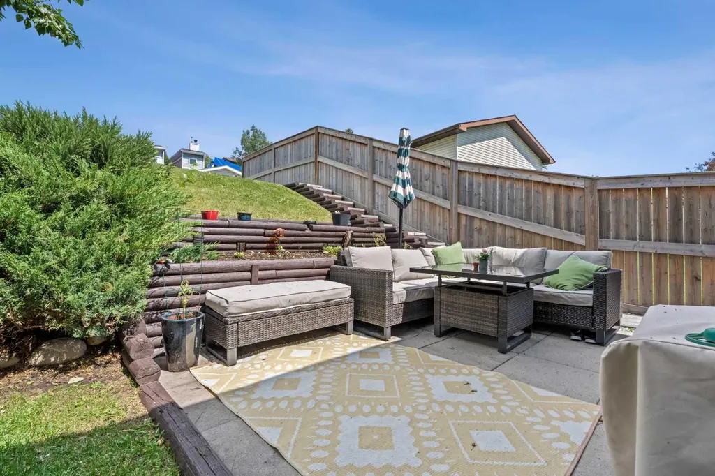 87 Deer Ridge Way SE Calgary AB T2J 5Y7