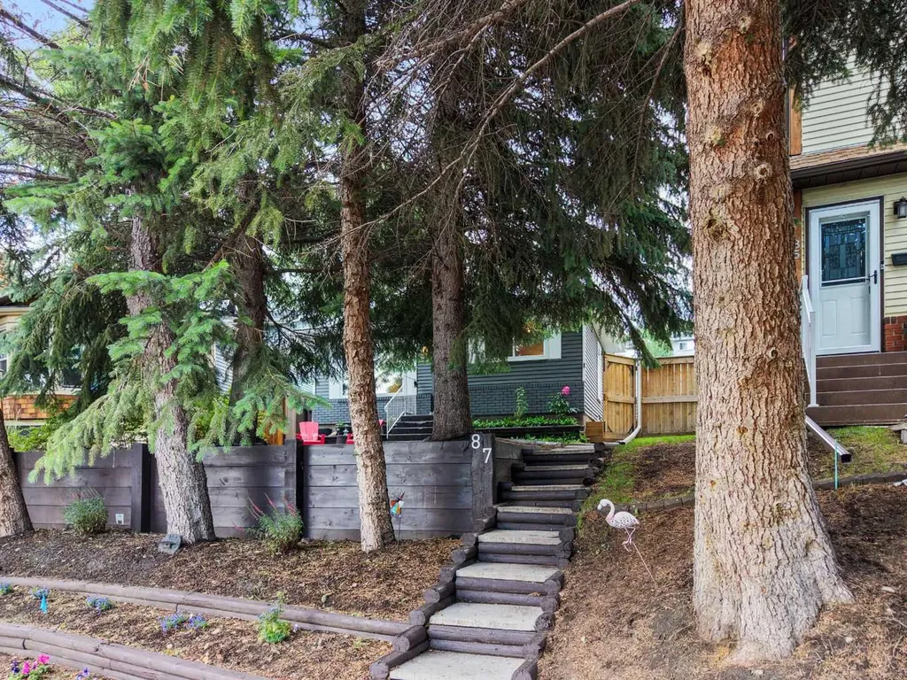87 Deer Ridge Way SE Calgary AB T2J 5Y7