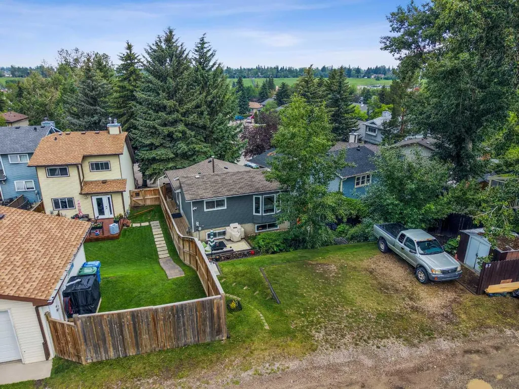 87 Deer Ridge Way SE Calgary AB T2J 5Y7