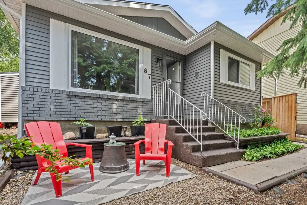 87 Deer Ridge Way SE Calgary AB T2J 5Y7