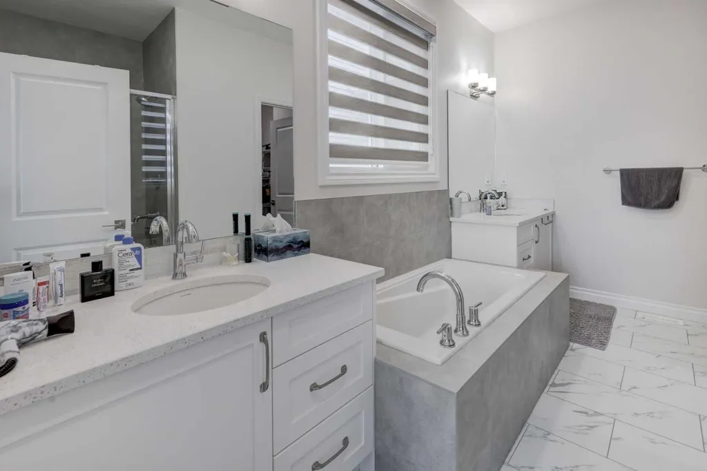 351 Baywater Common SW Airdrie AB T4B0A7
