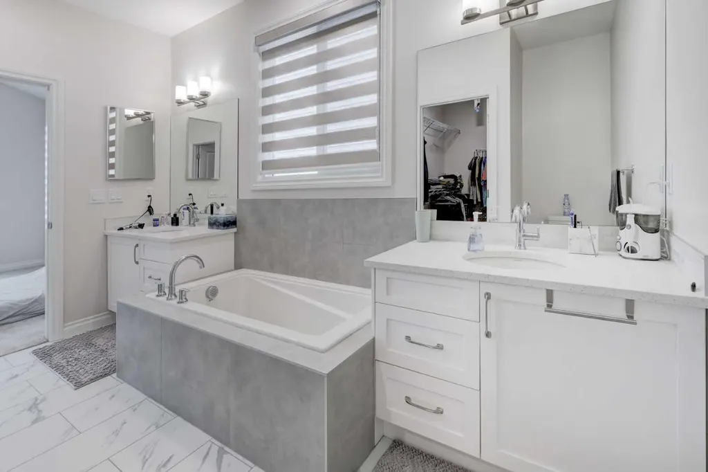 351 Baywater Common SW Airdrie AB T4B0A7