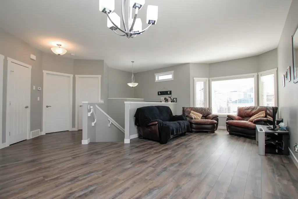 30 Henderson Crescent Penhold AB T0M 1R0